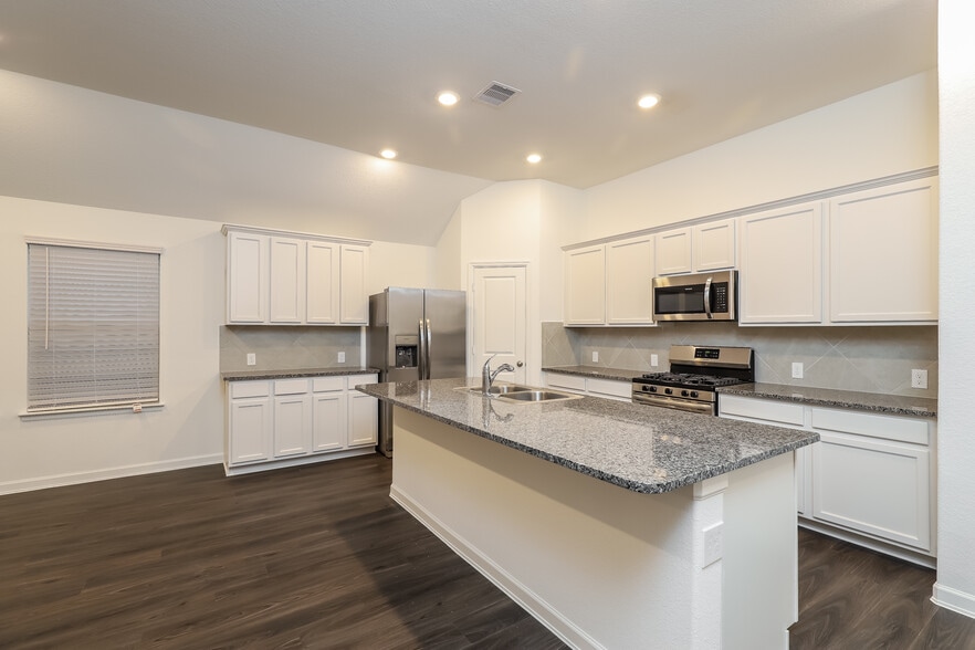 Building Photo - 5434 Tourmaline Wy