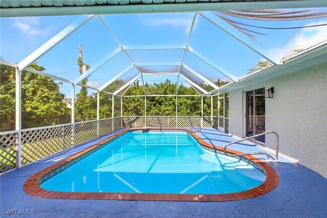 Building Photo - 830 Columbia St