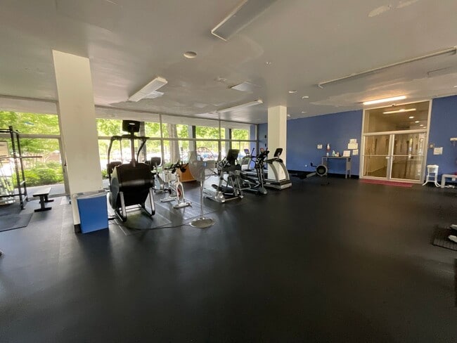 Building Photo - Spacious RiverPark 1 bedroom located near ...