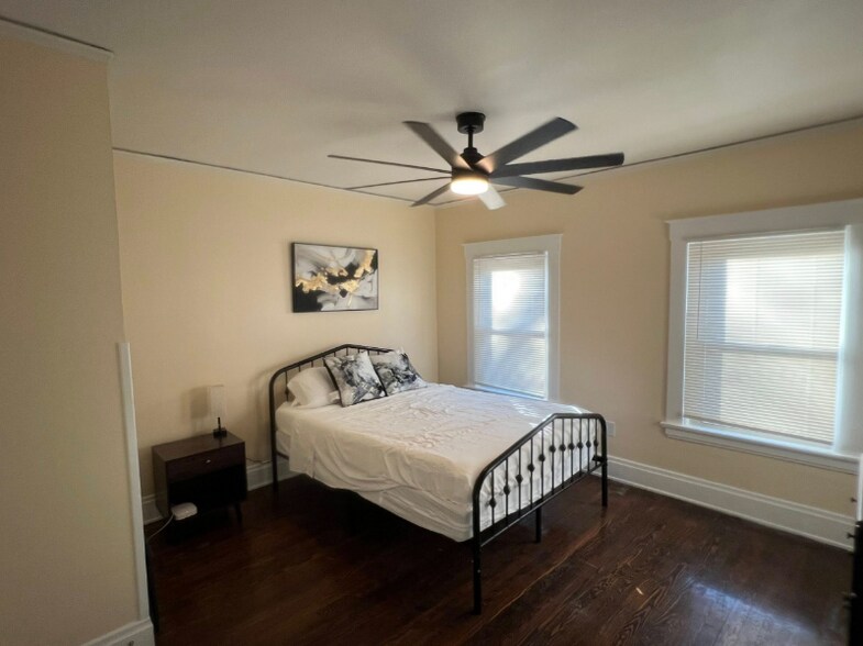 Building Photo - 2121 Burnet Ave