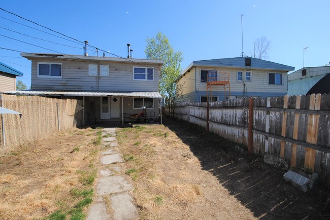Building Photo - Lathrop St (1424/1426)