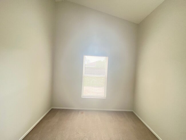 Building Photo - Lake Mary!  Ready to Move in!! Spacious 4/...