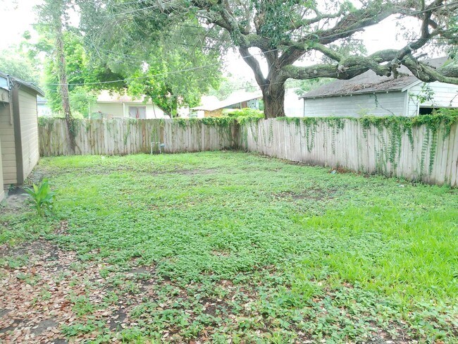 Building Photo - 4026 Brentwood Dr