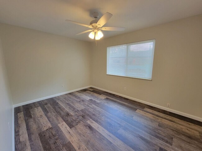 Building Photo - 2912 W Platte Ave