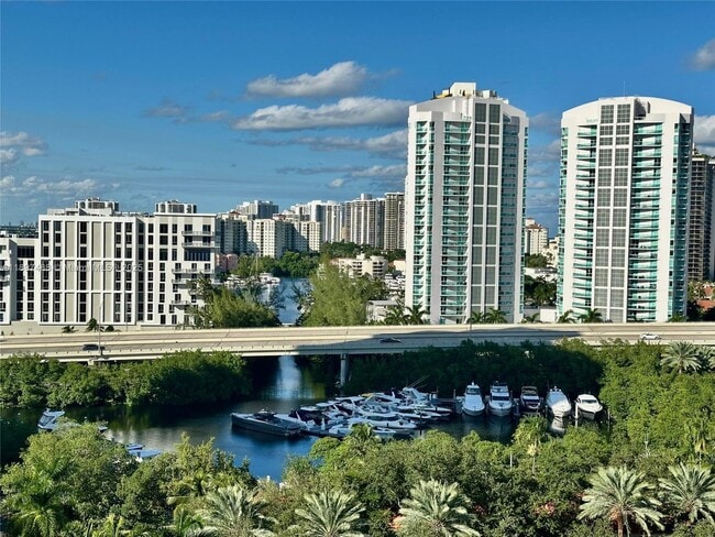 Building Photo - 3600 Mystic Pointe Dr