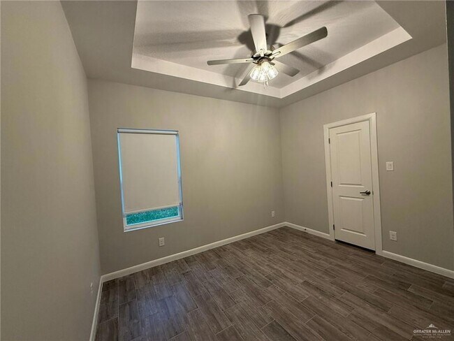 Building Photo - 817 Dove Ave
