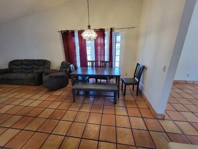 Building Photo - 9975 E Gray Hawk Dr