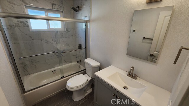 Building Photo - 988 El Camino Dr