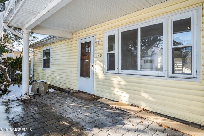 Building Photo - 140 Main Bayway