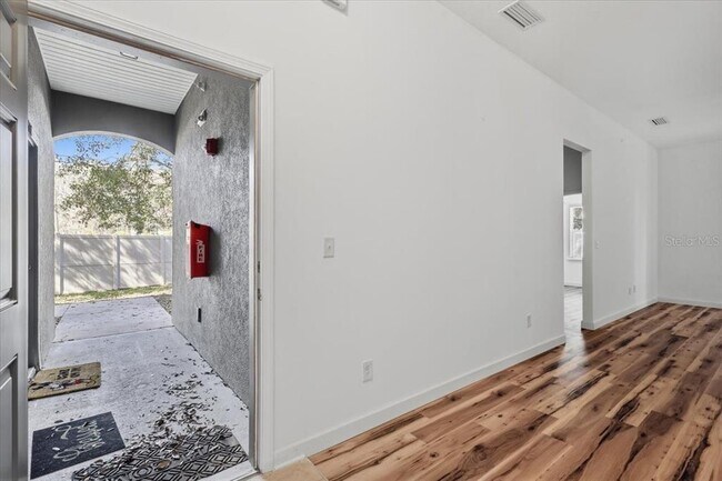 Building Photo - 605 Golden Lake Loop