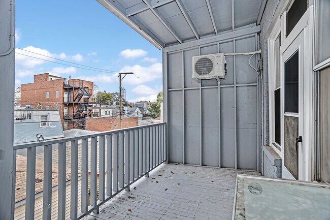 Building Photo - 2634 W Cortez St