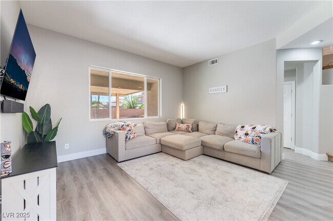 Building Photo - 1005 Windwalker Ave