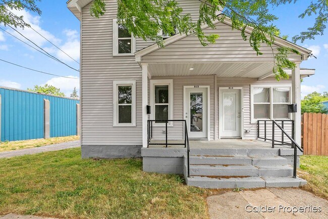 Building Photo - 813 Butterworth St SW
