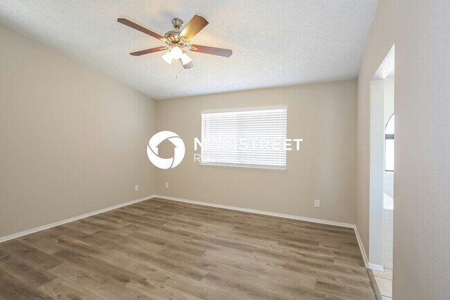 Building Photo - 4 Bedroom Pet-Friendly Home in LAS VEGAS, ...