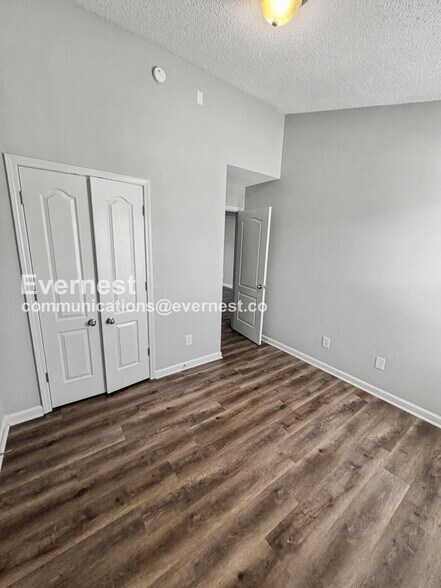 Building Photo - 8644 Thomas Ln