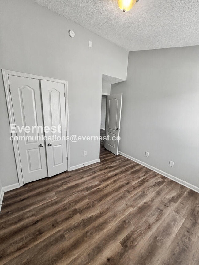 Building Photo - 8644 Thomas Ln