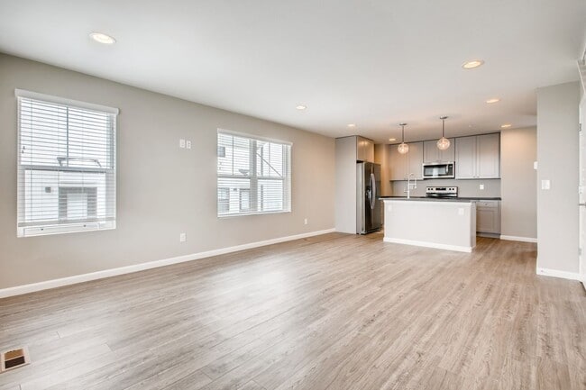 Building Photo - 3 Bedroom Townhomes For Rent