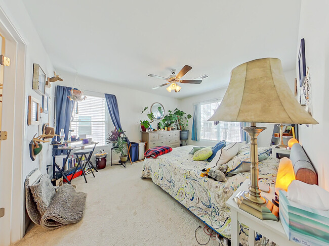 Building Photo - 882 Quaint Parish Cir