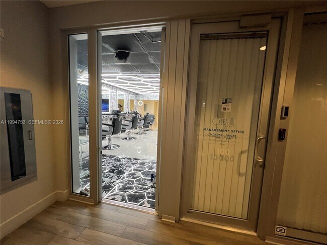 Building Photo - 1750 N Bayshore Dr