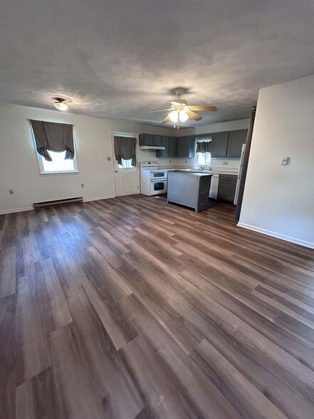 Building Photo - 16 W Main St