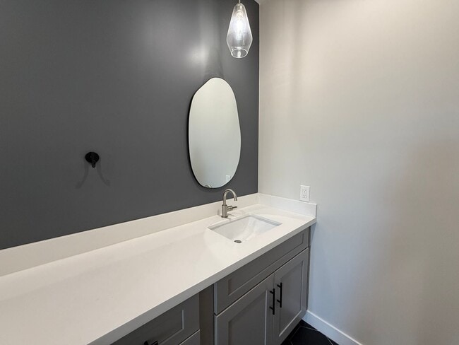 Building Photo - A614