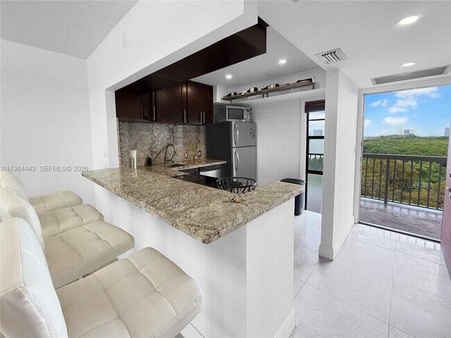 Building Photo - 3301 N Country Club Dr