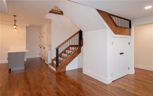Building Photo - 15 Cranston Ave