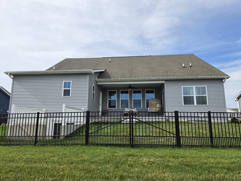 Building Photo - 28050 Purple Martin Cir
