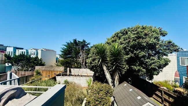 Building Photo - Whimsical 2BR/1BA, Outer Parkside Gem and Dog Friendly! FURNISHED Flexible Lease Term