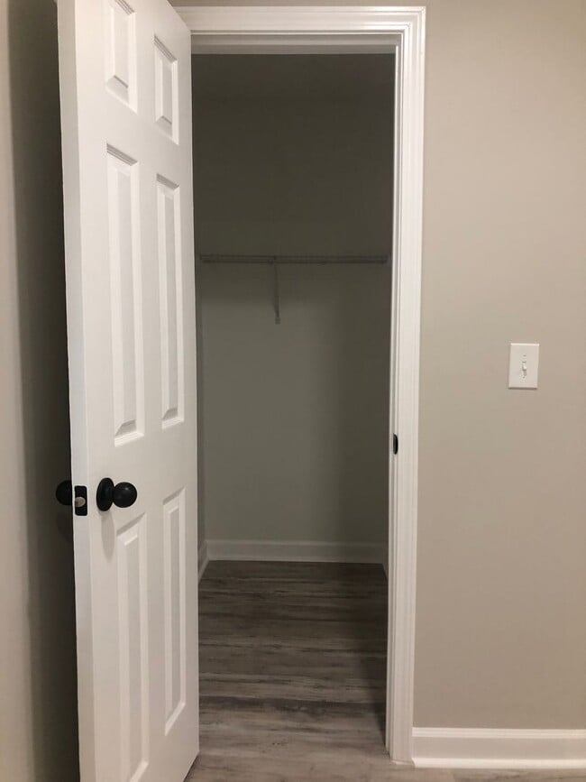 Building Photo - MOVE-IN READY!