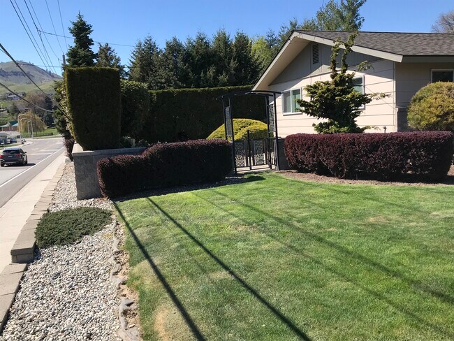 Building Photo - 2004 Kelso Ave