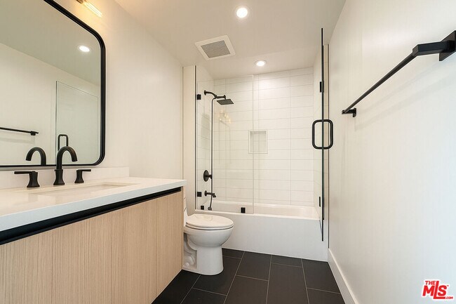 Building Photo - 5832 Virginia Ave