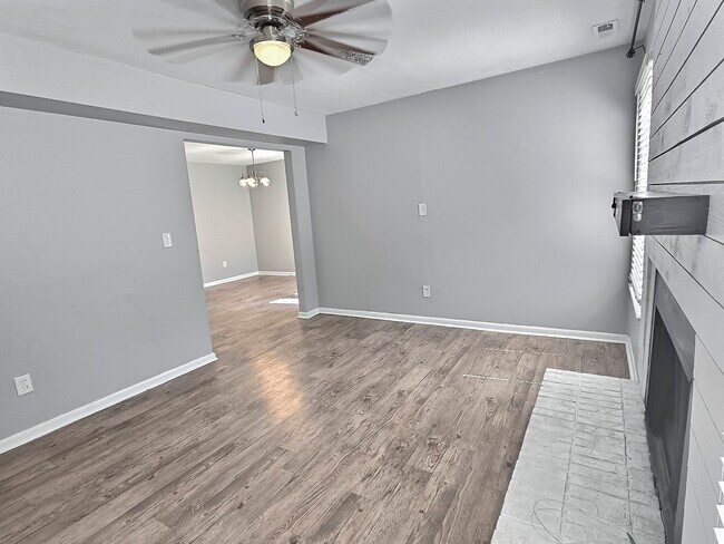 Building Photo - 613 Folkstone Way