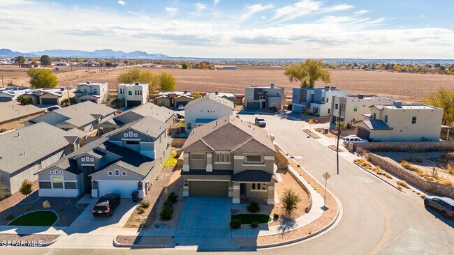 Building Photo - 561 Issa Circle