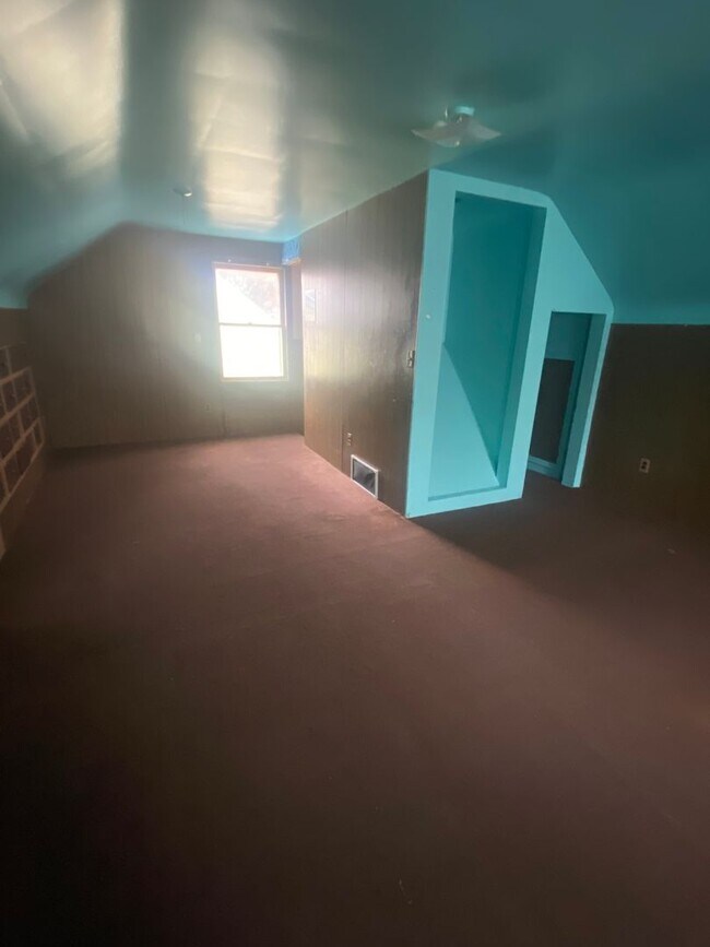 Building Photo - Charming 3-bedroom located on Detroit's West side!