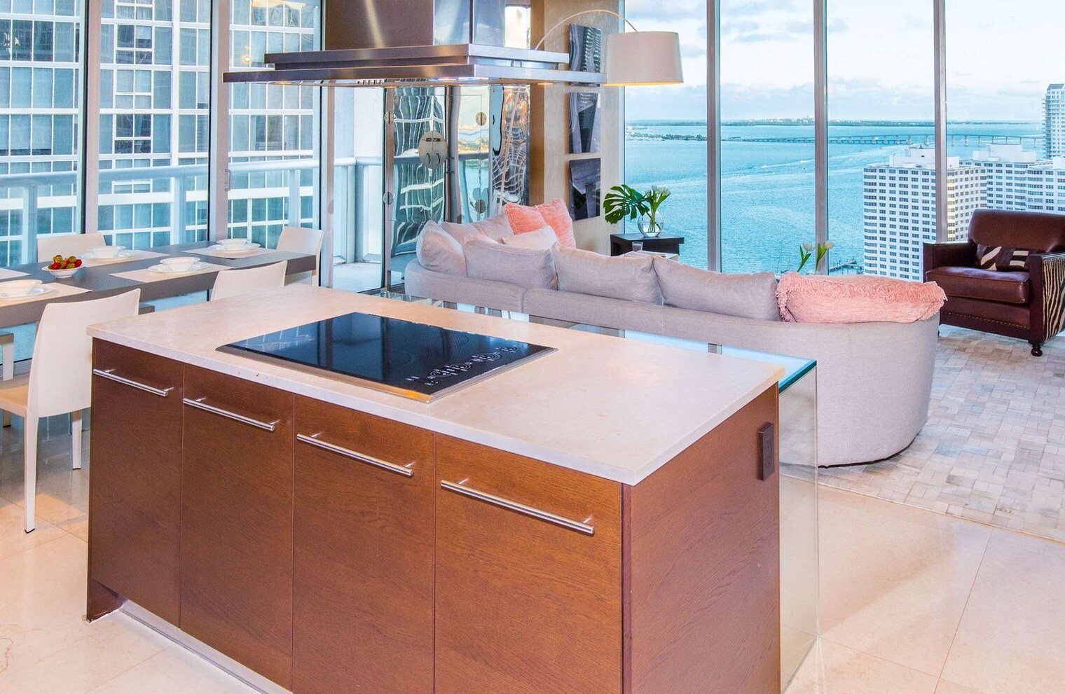 Building Photo - 485 Brickell Ave