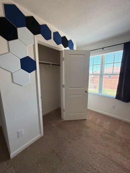 Building Photo - 6501 Monitor Ln