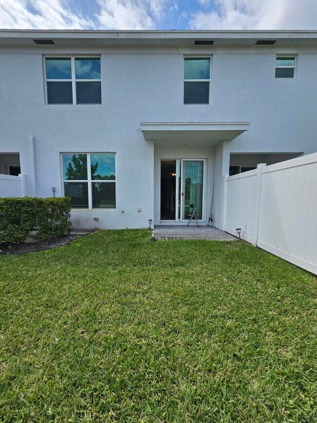 Building Photo - 6951 Harbours Edge Ave