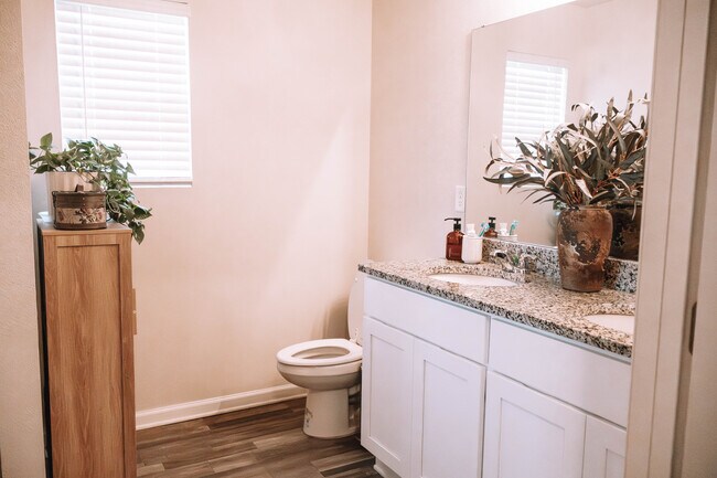 Building Photo - 228 Lockwood Way E