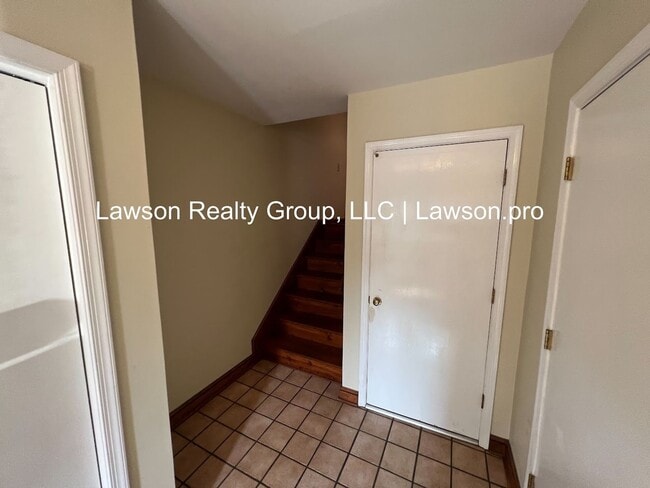 Building Photo - 2217 Jefferson St SW