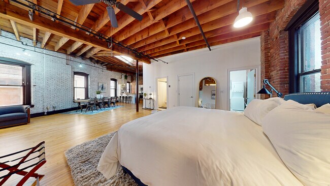 Building Photo - 19 Stanhope St