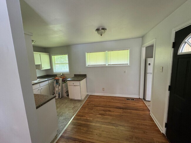 Building Photo - 2408 Groveland Cir S