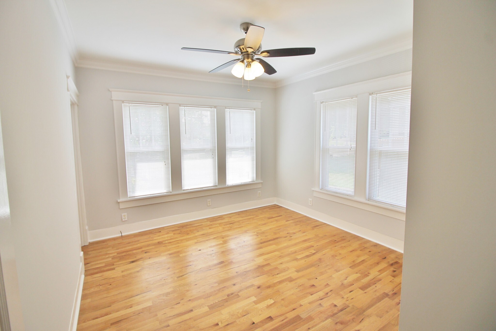 Building Photo - 1711 Villa Pl