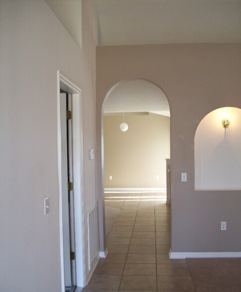 Building Photo - 1628 Myrtle Lake Ave