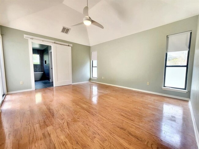 Building Photo - Beautiful and Spacious 4 BR / 3 BA Home fo...