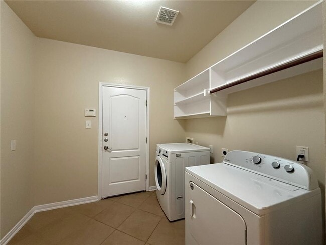 Building Photo - 1209 Laurel Oak Trail