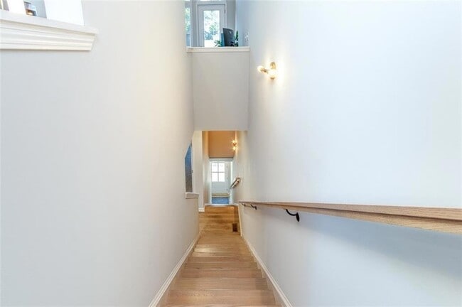 Building Photo - 912 Brees Ct