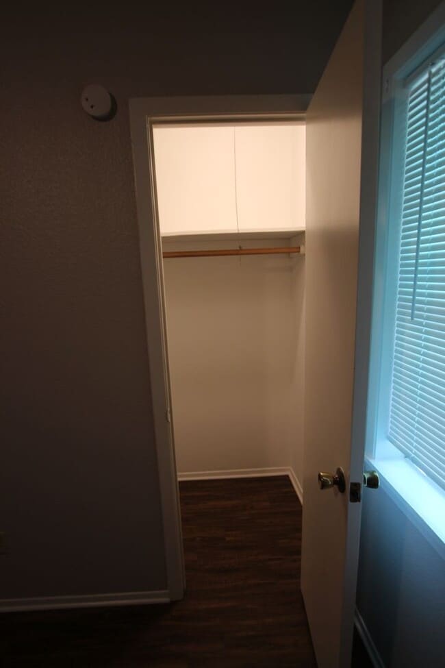 Building Photo - 2 Bedroom 1 Bath Duplex in West Tyler! Tour Today!