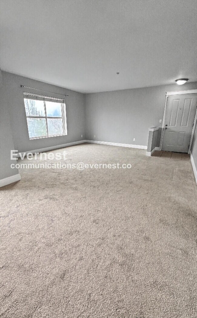 Building Photo - 1698 25th Pl NE