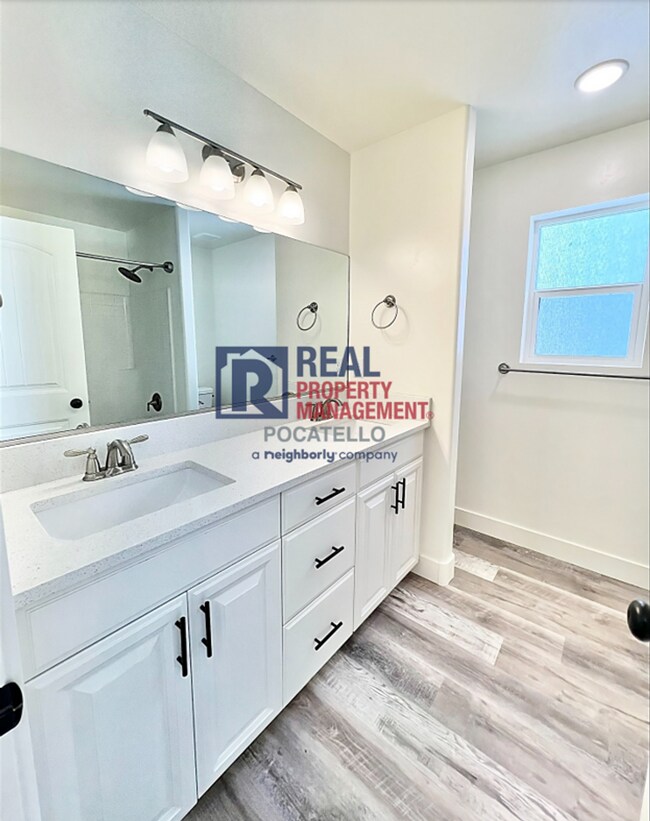Building Photo - "AMAZING NEW HOME FOR RENT" 3 Bed 2 Bath - 2 Car Garage